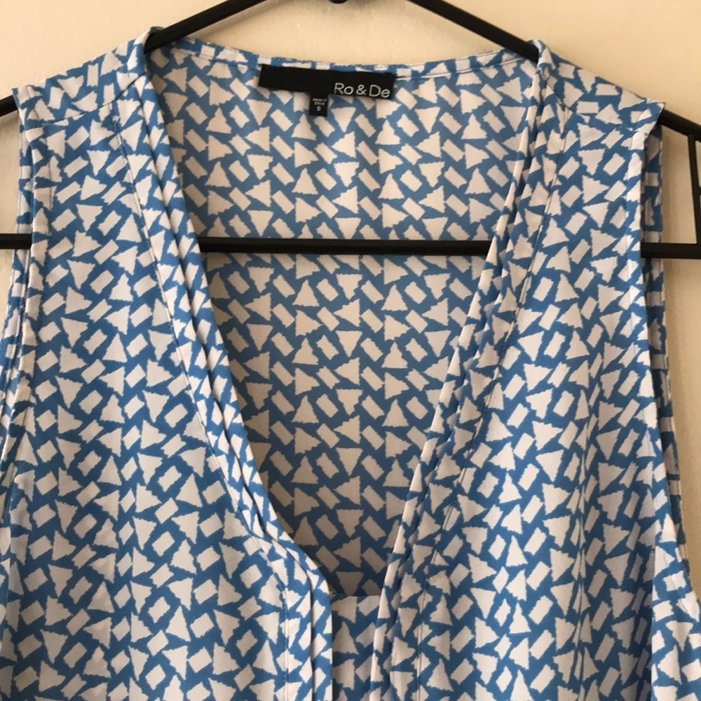 Ro & De blue patterned sleeveless blouse